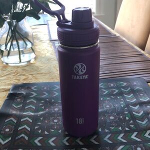 NWOT Takeya 18 oz purple